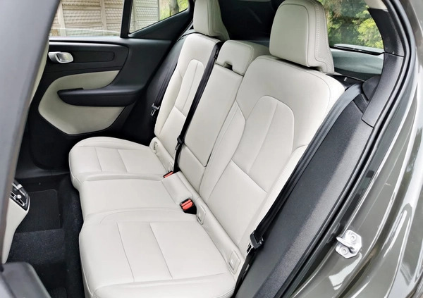 Volvo XC 40 cena 116800 przebieg: 122000, rok produkcji 2019 z Świdnica małe 742